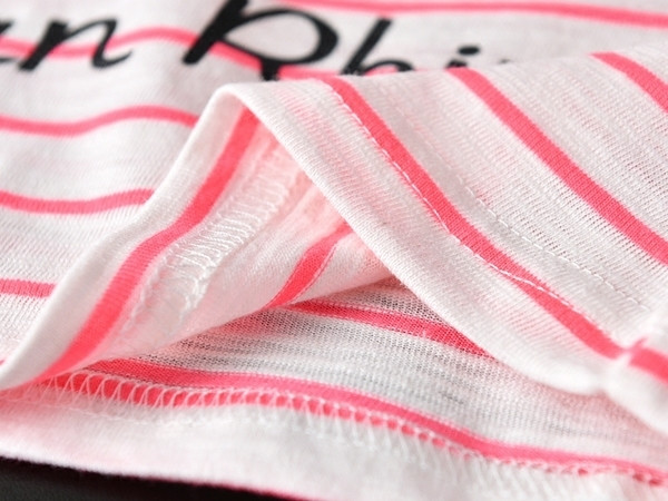 Tricou pentru copii în dungi în mai multe culori cu imprimeu și inscripție