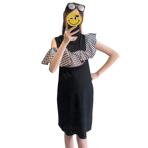 Női hosszú fekete ruha fodrokkal