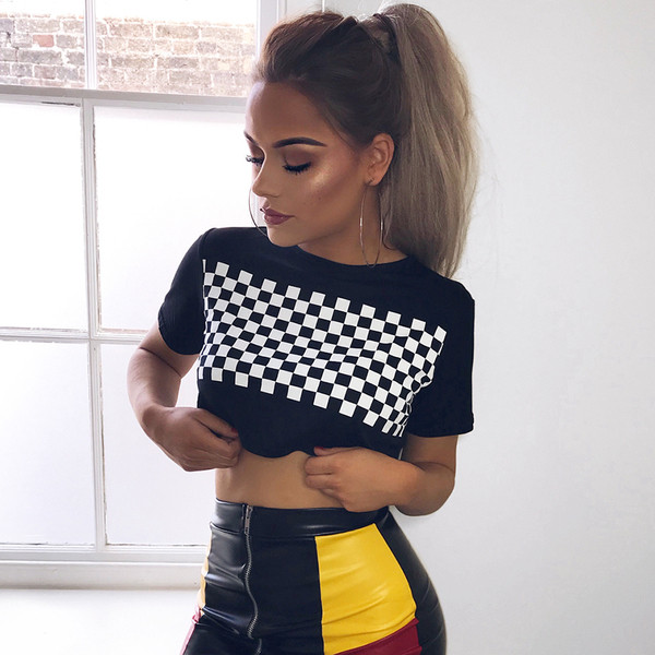 Tricou scurt de dama de culoare neagra cu imprimeu in carouri