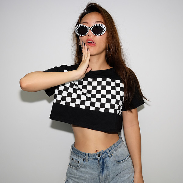 Tricou scurt de dama de culoare neagra cu imprimeu in carouri