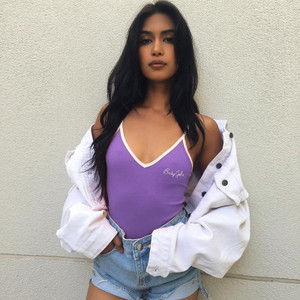 Γυναικείο κορμάκι σε διαφορετικά χρώματα