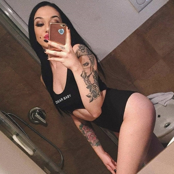 Body de damă elegant cu motiv deschis, decolteu O și inscripție, în negru