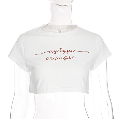 Σύγχρονη κοντή μπλούζα σε λεύκο χρώμα  με επιγραφή