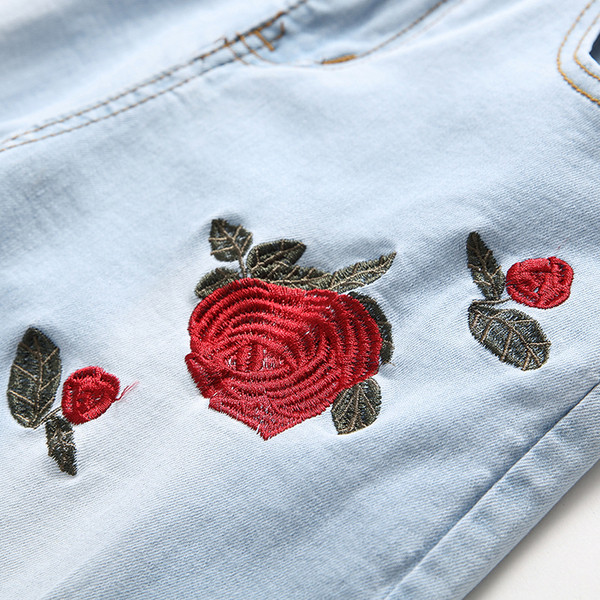 Férfi farmer két színben, színes hímzéssel