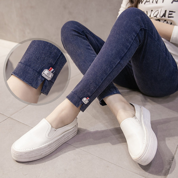 Λεπτά τζιν για τις έγκυες γυναίκες σε δύο χρώματα