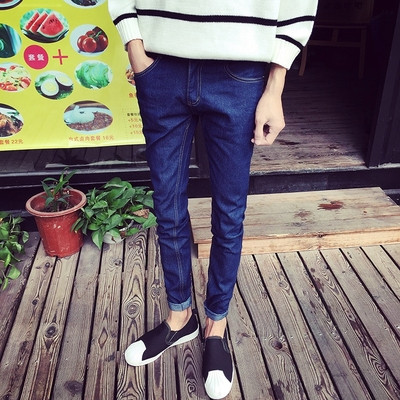 Μοντέρνα ανδρικά τζιν  με εφαρμογές