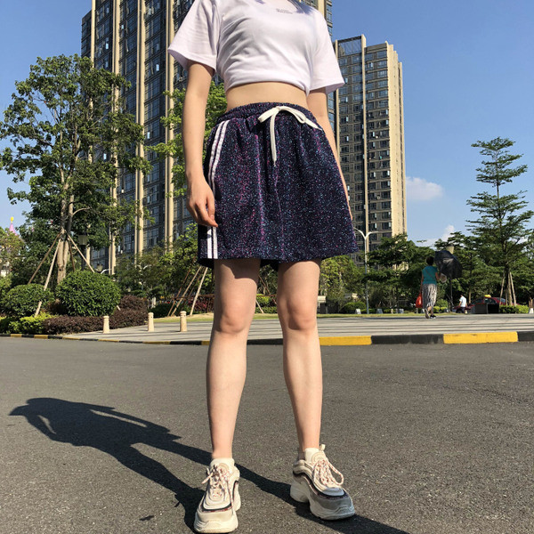 Pantaloni scurți moderni de damă sport-casual cu margini