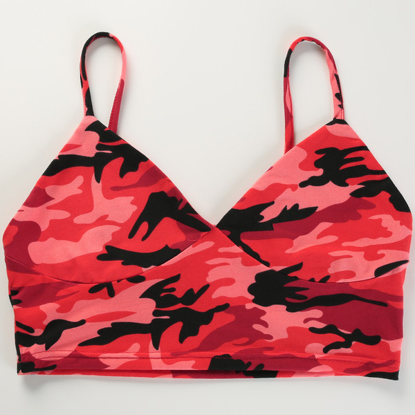 Maieu scurt de damă, cu decolteu adânc și bretele subțiri de culoare camuflaj