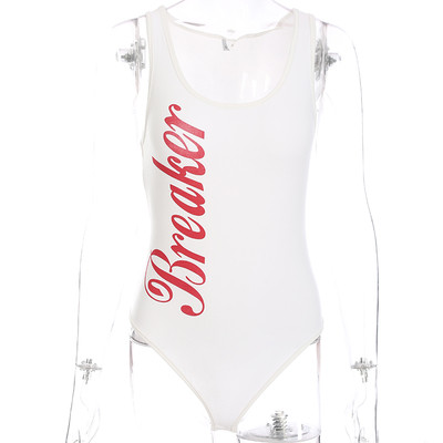 Μοντέρνο γυναικείο κορμάκι σε λευκό με επιγραφή και λαιμόκοψη