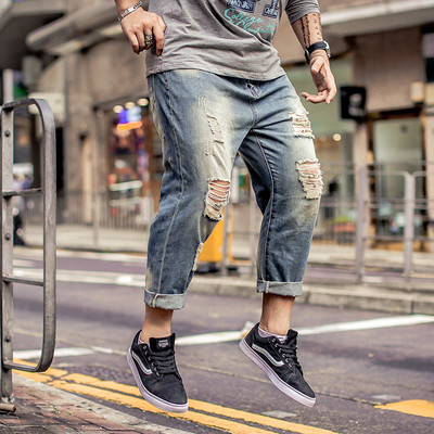 Ευρύ μοτίβο ανδρικό τζιν με σχισμένα μοτίβα