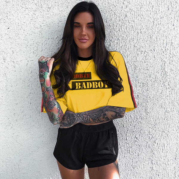 Καθημερινό κοντό μπλουζάκι σε κίτρινο χρώμα με μανίκι 3/4 και επιγραφή