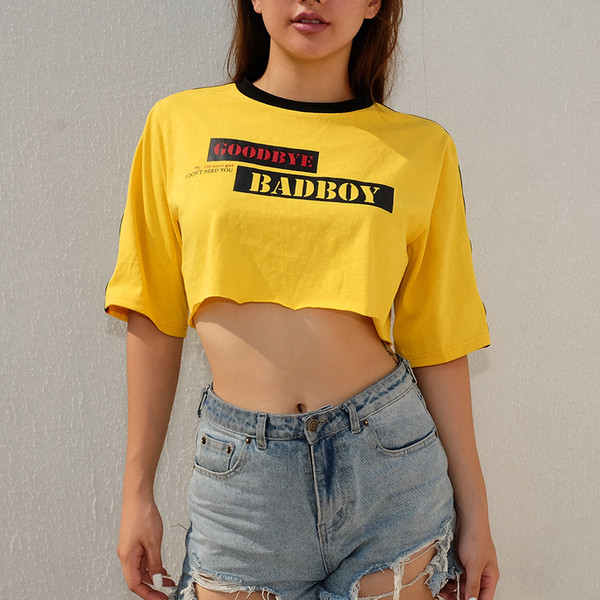 Καθημερινό κοντό μπλουζάκι σε κίτρινο χρώμα με μανίκι 3/4 και επιγραφή