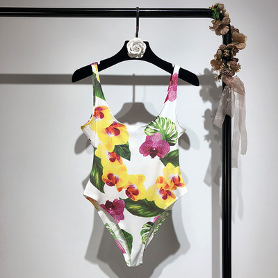 Modern női teljes fürdőruha virágmintával