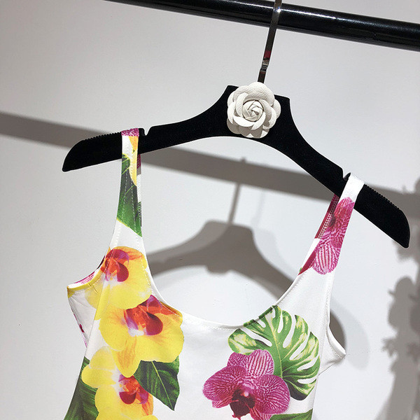 Modern női teljes fürdőruha virágmintával