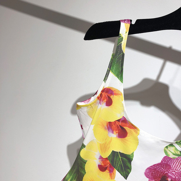 Modern női teljes fürdőruha virágmintával