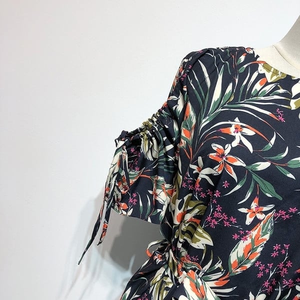 Modern női ruha 3/4-es ujjú virágmintás, O-nyakú