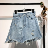 Σύγχρονη γυναικεία φούστα denim με σχισμένα στοιχεία