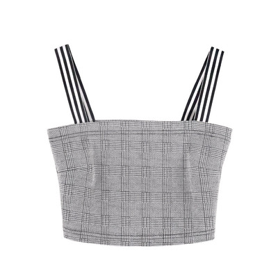 Σύντομο γυναικείο πουκάμισο σε ανοιχτό χρώμα με φαρδιές λουριά ώμου