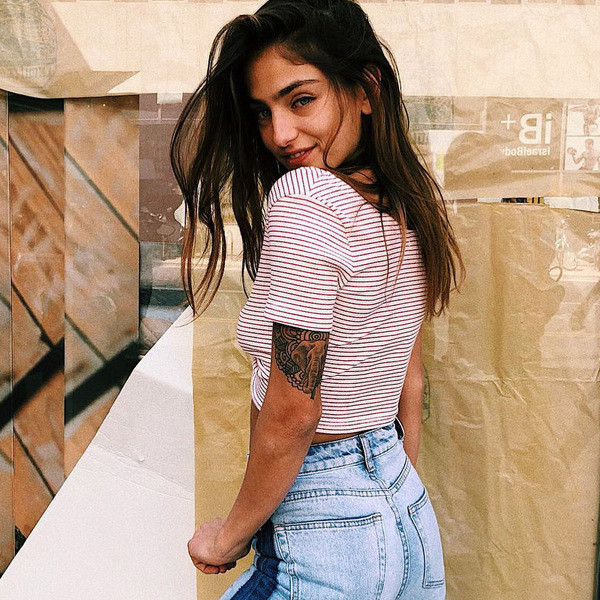 Γυναικεία ριγέ μπλούζα με βαθύ ντεκολτέ σε σχήμα V σε δύο χρώματα