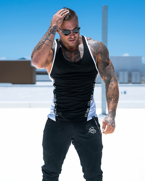 Transpirații pentru bărbați în alb și negru cu o inscripție