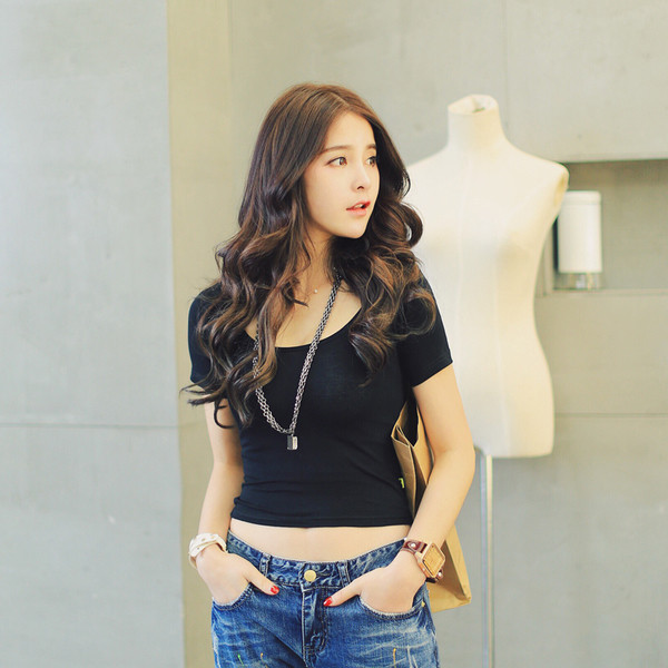 Γυναικεία κοντή μπλούζα με βαθύ λαιμό O σε τρία χρώματα