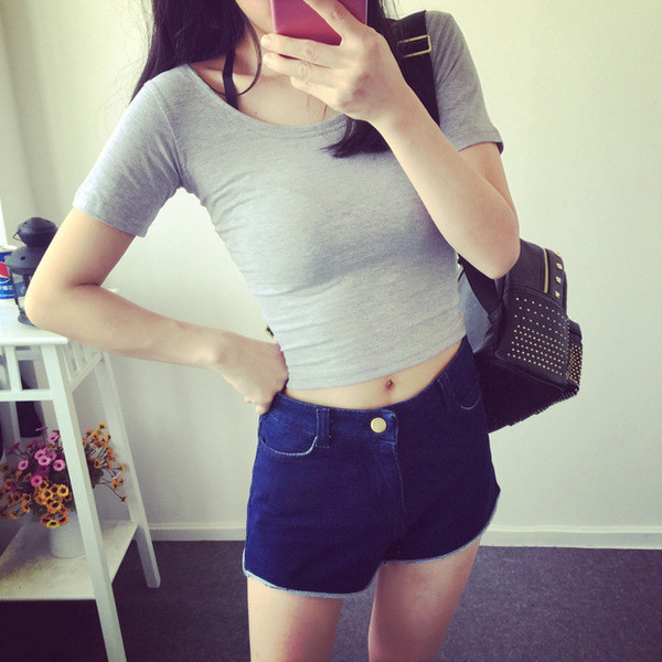 Γυναικεία κοντή μπλούζα με βαθύ λαιμό O σε τρία χρώματα