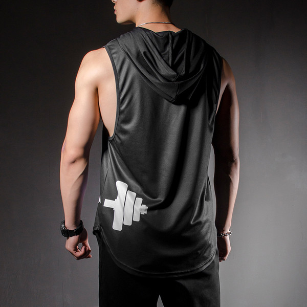 Ανδρικό μπλουζάκι σε μαύρο χρώμα με κουκούλα