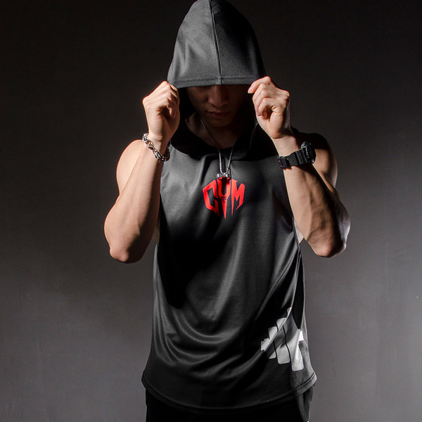 Ανδρικό μπλουζάκι σε μαύρο χρώμα με κουκούλα