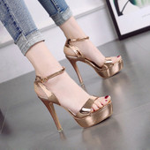 Дамски сандали на висок ток с платформа в златист и сребрист цвят