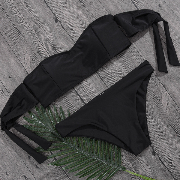 Стилен бански от две части в розов и черен цвят с къси ръкави