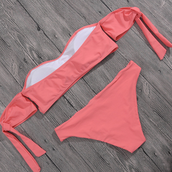 Стилен бански от две части в розов и черен цвят с къси ръкави