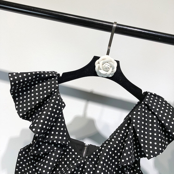 Стилно дамско бюстие с ръкави в черен цвят на точки