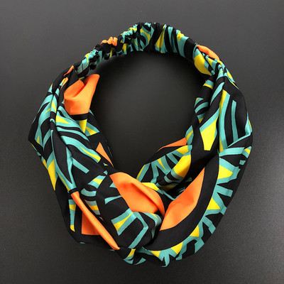 Модерна дамска лента за коca в различни цветни принтове