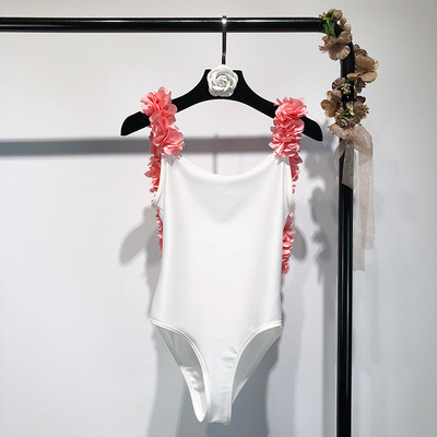 Стилен дамски цял бански в червен, бял и черен цвят с флорален мотив и отворен гръб