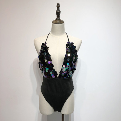 Стилно дамско боди в черен цвят с пайети и дълбоко V-образно деколте и отворен гръб