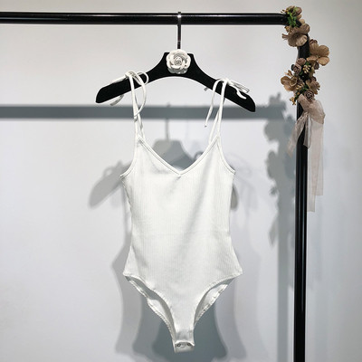 Дамско боди в семпъл модел с V-образно деколте, в бял и черен цвят