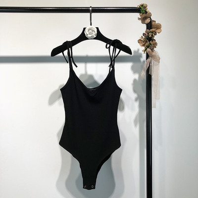 Дамско боди в семпъл модел с V-образно деколте, в бял и черен цвят