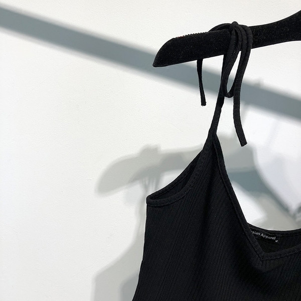 Дамско боди в семпъл модел с V-образно деколте, в бял и черен цвят