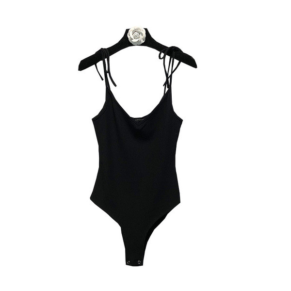 Дамско боди в семпъл модел с V-образно деколте, в бял и черен цвят