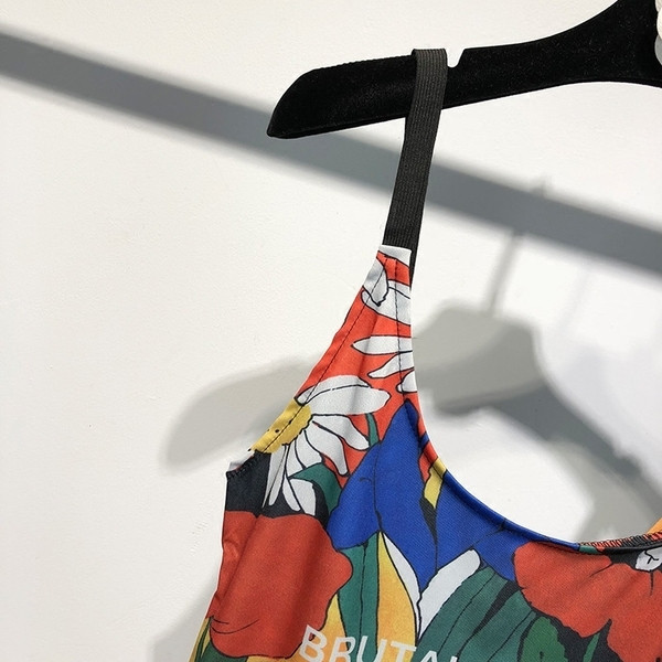 стилен дамски бански-боди във флорален принт в надпис