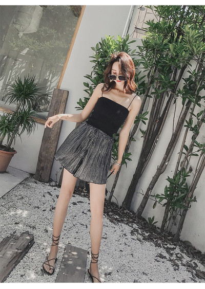 Дамски модерни къси панталони в два цвята