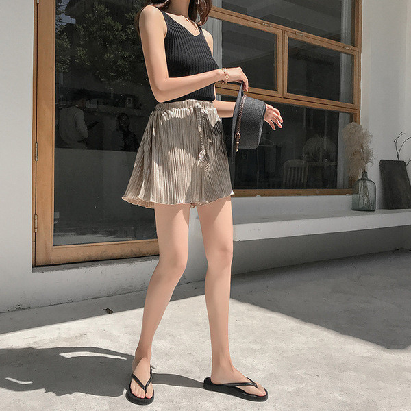 Дамски модерни къси панталони в два цвята