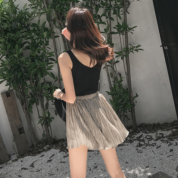 Дамски модерни къси панталони в два цвята