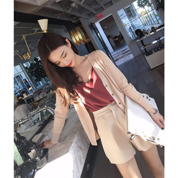 Дамски къси стилни панталони с висока талия в два цвята