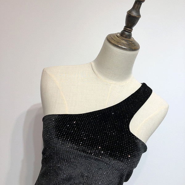 Елегантно дамско боди с една презрамка - лъскаво