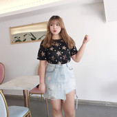 Дамска тениска в черен цвят с прозиращи елементи