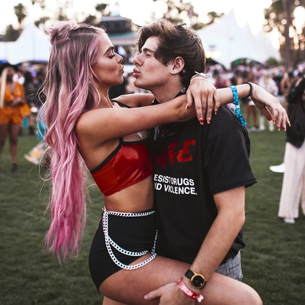 Модерен дамски топ с тънки презрамки