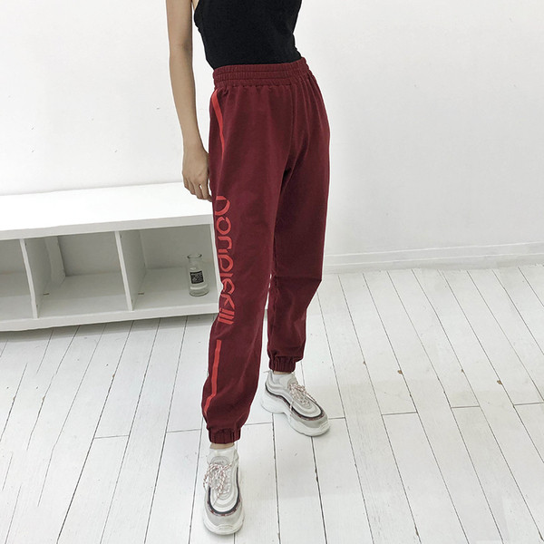 Дамски анцук с висока талия и надписн в червен цвят