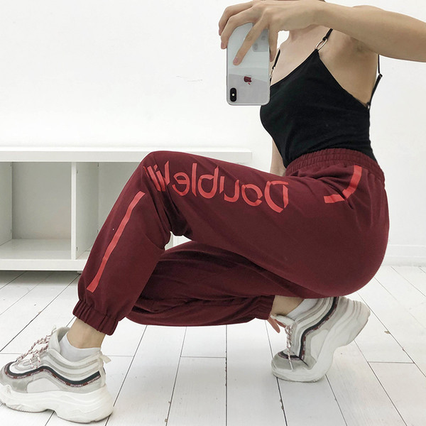 Дамски анцук с висока талия и надписн в червен цвят