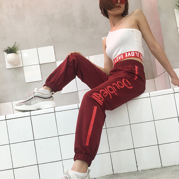 Дамски анцук с висока талия и надписн в червен цвят